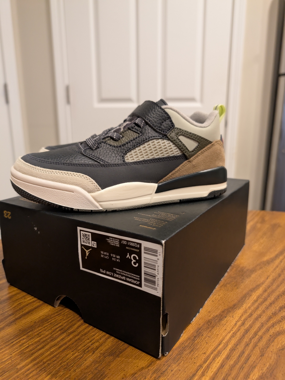 Jordan Spizike! Size 3y Or 4.5 Women